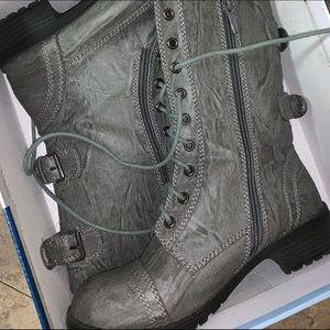 Combat boots